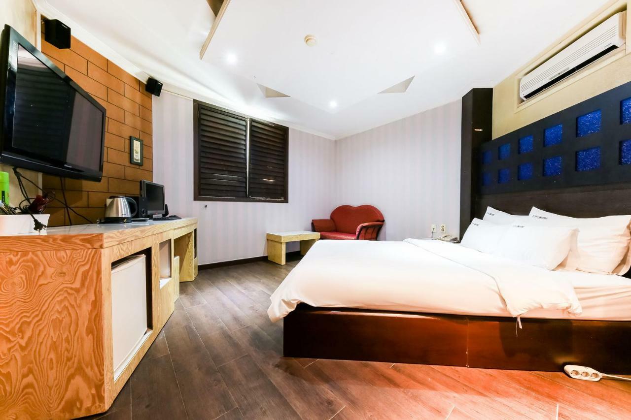 Hotel Rooky Теджон Екстер'єр фото