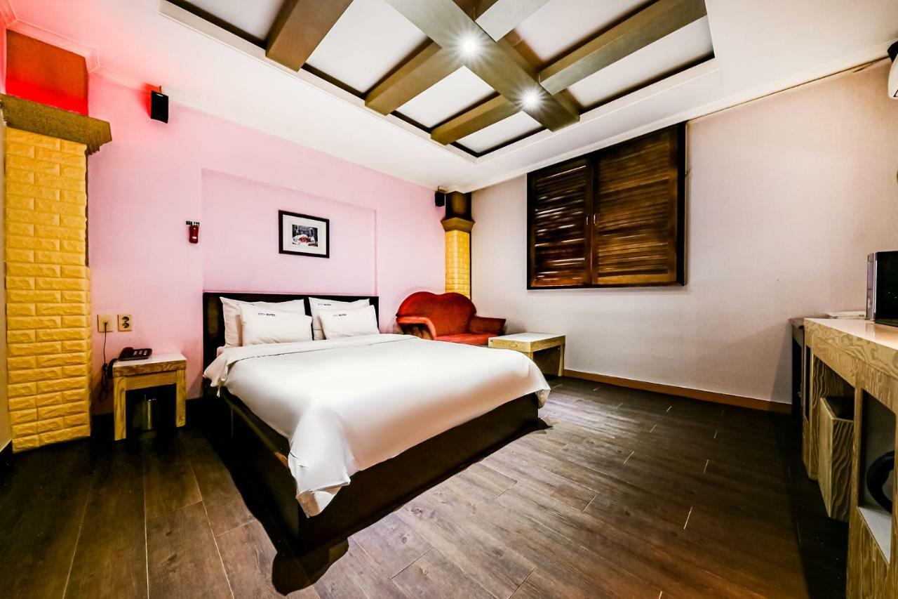 Hotel Rooky Теджон Екстер'єр фото